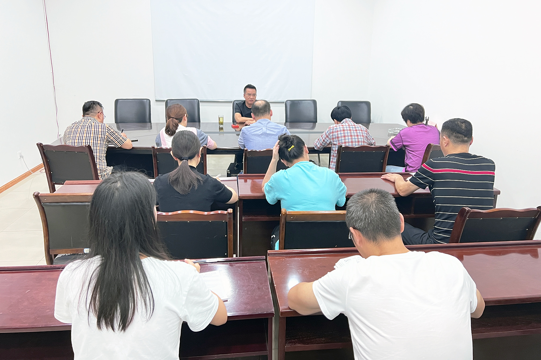 V������ҵ�ܾ�����������V����������������ҵ��ֹ�˾�鳭�쵼����
